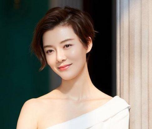 娱乐吃瓜艺人出道前,揭秘吃瓜艺人出道前的心酸历程